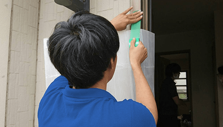 養生作業で傷を防止