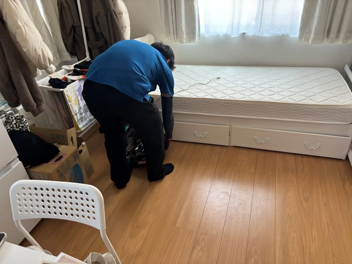 「2Kのマンションからシングルベッドを回収させていただきました」作業写真