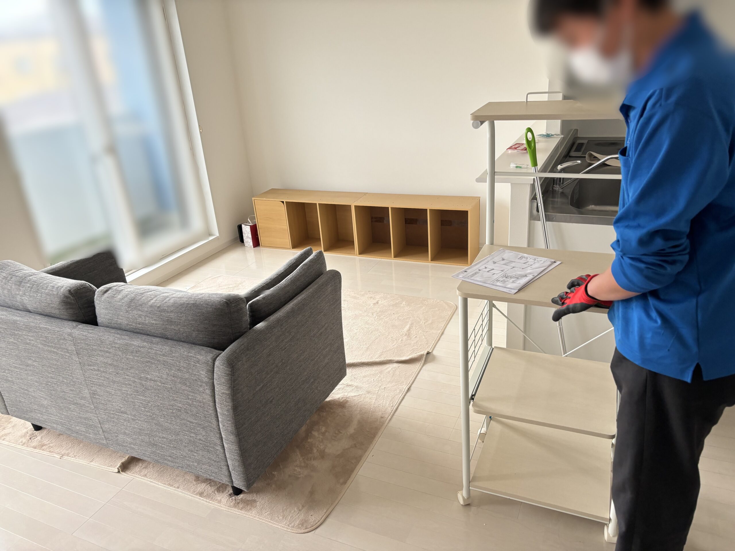 「1DKのアパートのお部屋からベッドやソファなどを回収しました」作業写真