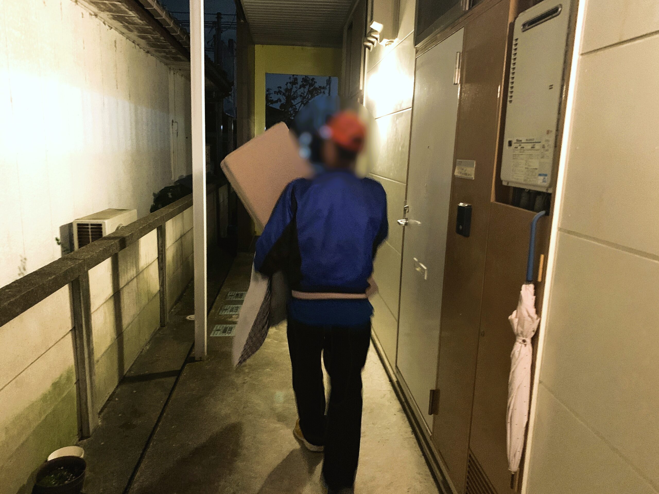 「敷布団や掛布団など寝具一式を回収しました」作業写真